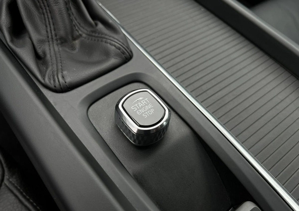 Volvo XC 60 cena 139900 przebieg: 102076, rok produkcji 2019 z Przecław małe 742